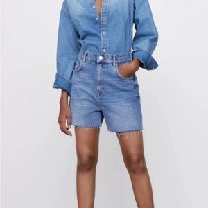 Zara 90s fit high waisted jeans shorts - size S/24